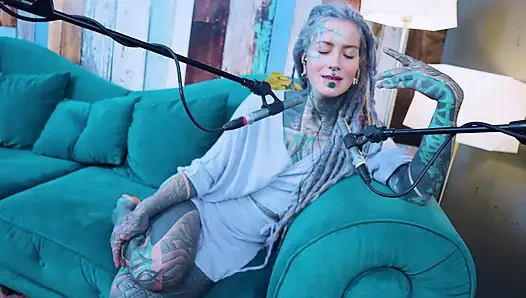 Aku lagi ngomongin tentang m - music - asmr podcast sfw lagi ngomongin cewek gotik bertato rambut gimbal