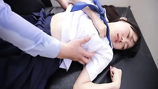 Sessiz duygular sonunda saatler sonra özel olarak ona uzandıkça dökülüyor