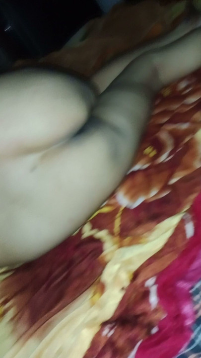 Desi Indian Mom Big Ass Showing Her Black Juicy Holes