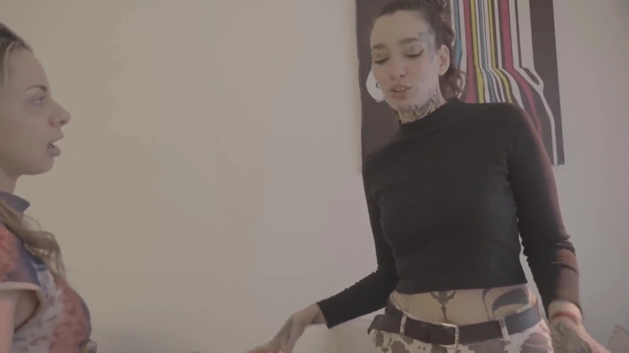 Massage Therapy Ends up with Lesbian Passionate Sex!