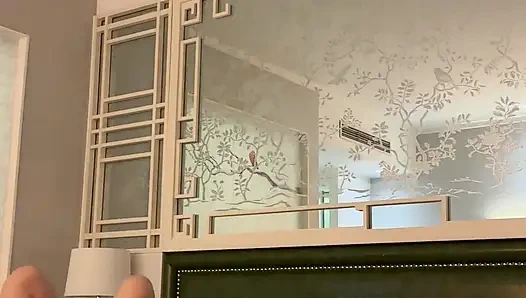 Lulu Wild - iş lulu'yu otel penceresinde herkesin vücudunu görmesi için sikiyor