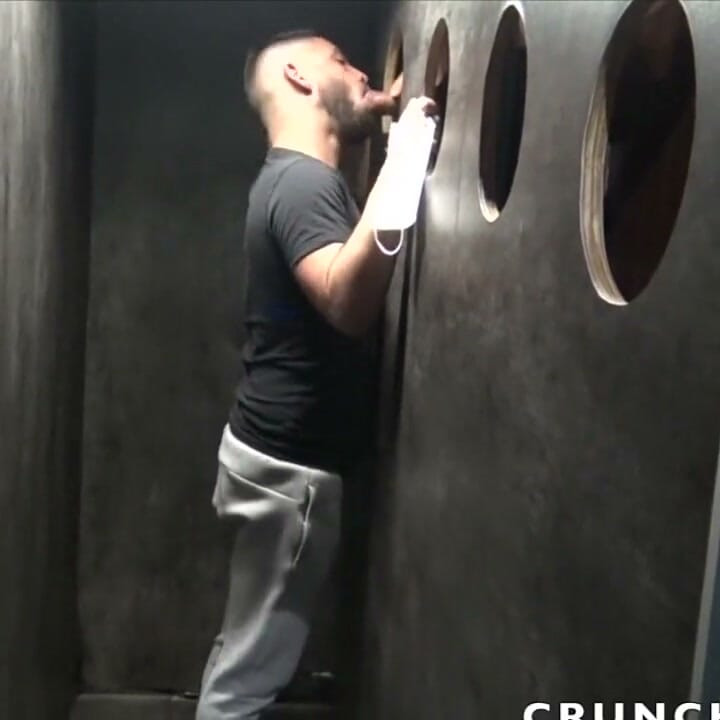 Power Bottom נלקח גולמי על ידי ערבי