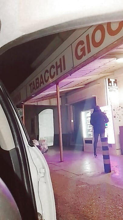 Trav sexy in public