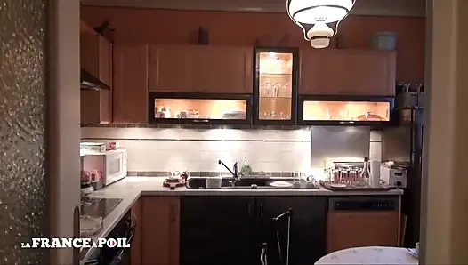 Сексуальную секретаршу с маленькими сиськами шпилюет и кончает ее сосед
