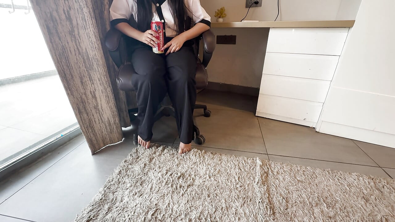 Employee Ko Beer Pila Ke Uske Sath Hardcore Chudai Ki