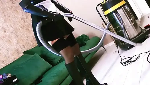 Babysitter Vacumming