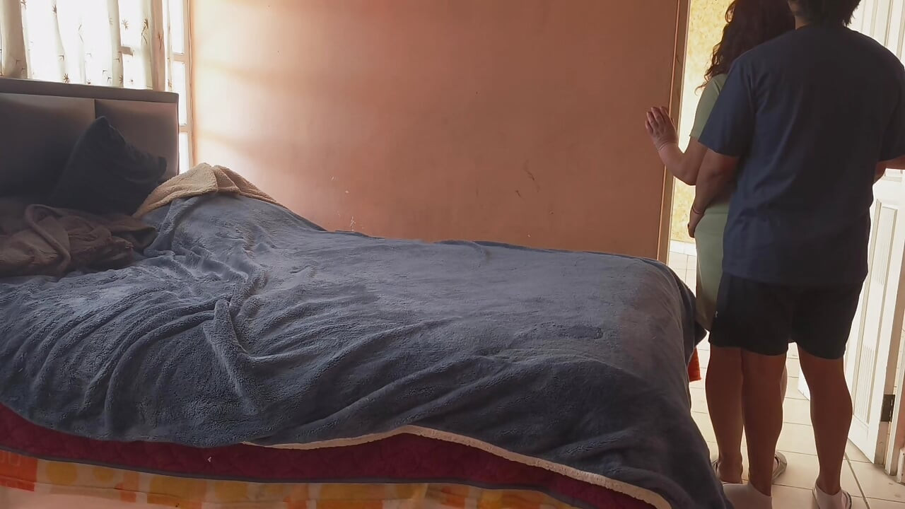 kripya jaldi karo, mujhe kaam par jaana hai! mainne apne dost ki sauteli mammi ke saath seks kiya