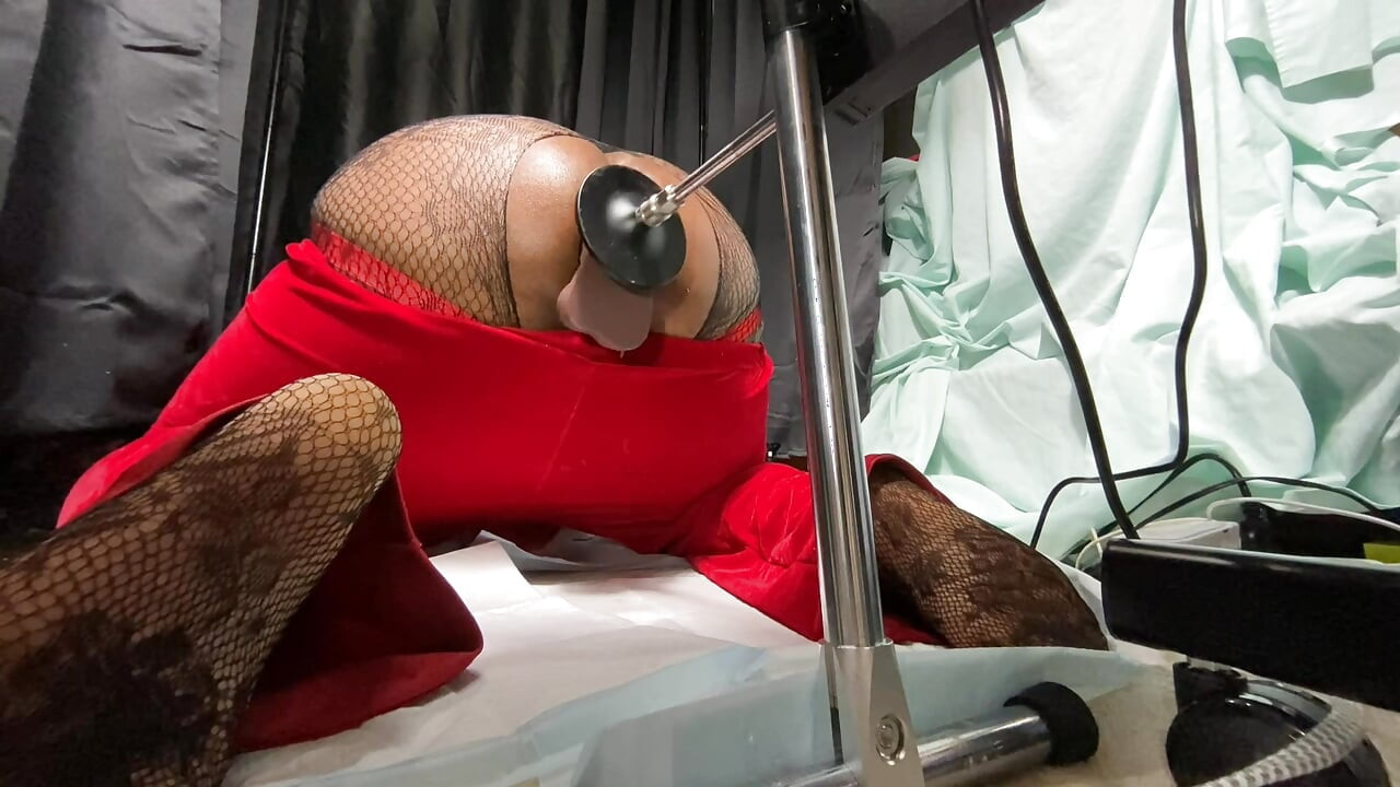 大圆屁股圣诞老人被大性爱机器假阳具性交，直到为圣诞礼物获得前列腺高潮