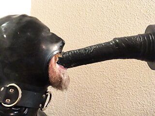 橡胶猪喉咙被机器性交：史莱姆版