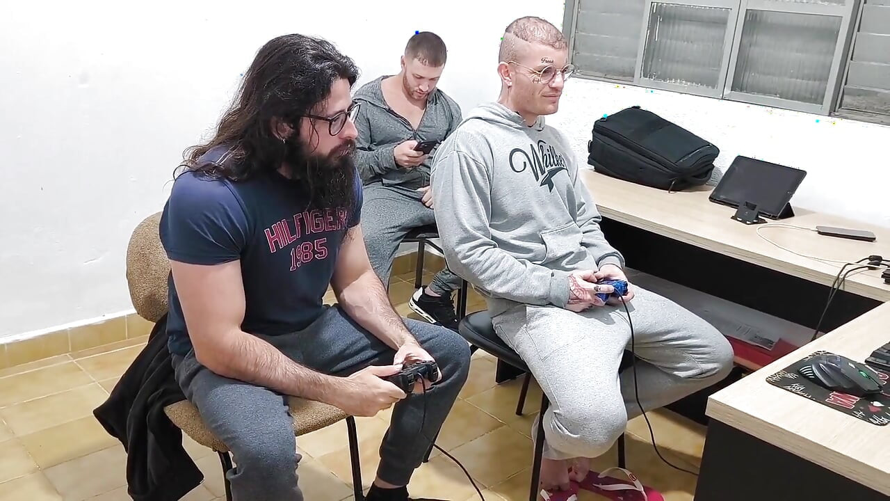 3 Heteros Playing Naked