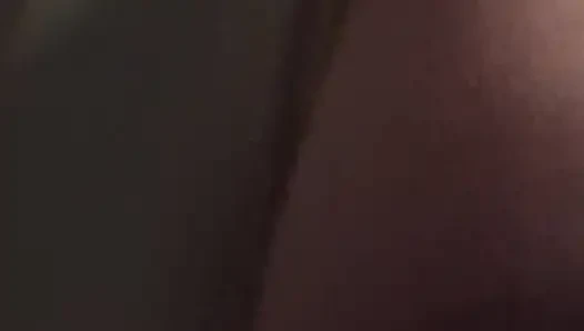 Yatmadan önce kısa boyluyla eğleniyorum. O sıkı amcığı boşalmaya bayılıyorum.