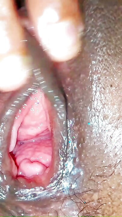 Bangladeshi boudi santa pussy - Wenn du dir Videos von meiner Pussy aus nächster Nähe ansiehst, wirst du richtig geil und spritzt immer mehr und mehr.
