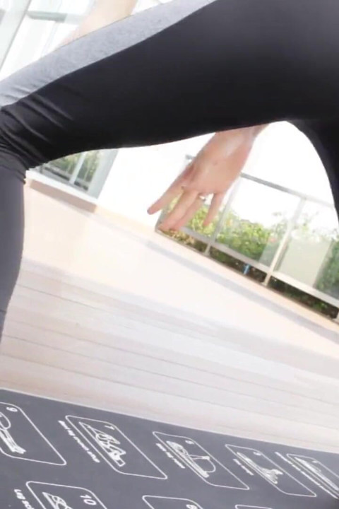 Footjob in sexy yoga pants