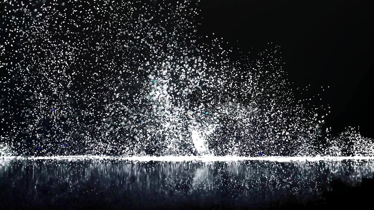 Brunetka z przyciętą cipką i dużymi piersiami dostaje creampie