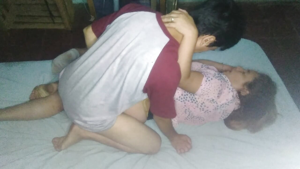 Berkongkek sampingan sebelum pergi ke Alley boling dengan teman wanita saya, sangat kaya