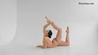 Super flexible heiße Turnerin Dasha Lopuhova