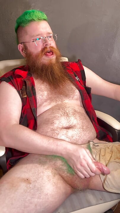 Watching some porn and cumming