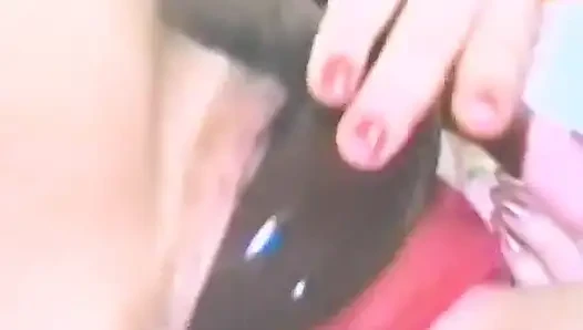 Küçük memeli esmer dört dildoyla meşgul