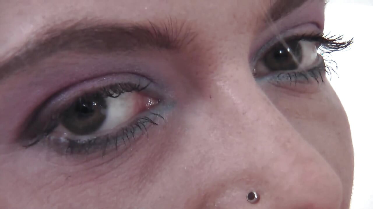 Buah dada gergasi Vanessa