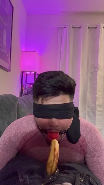 Bolinha babando e com sede de chupar