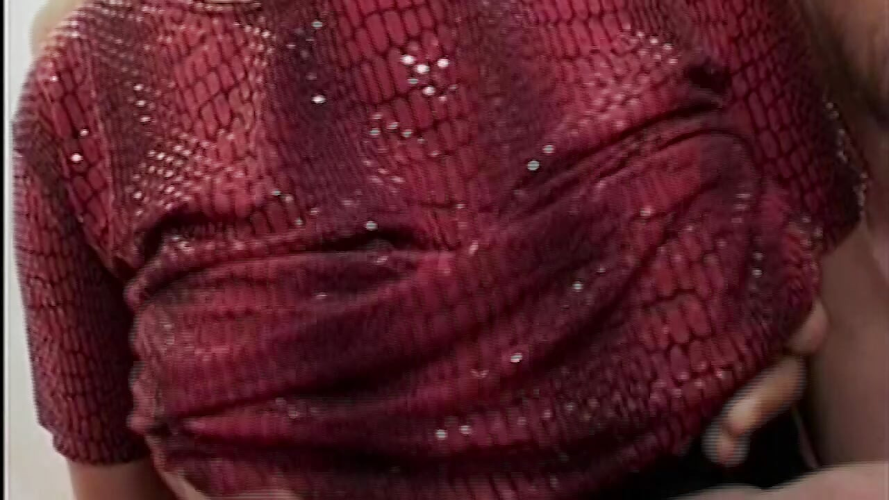 MILF blonde miang dijolok dan dimain sehingga orgasme meletup