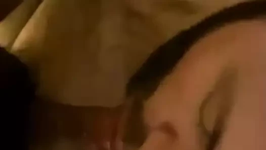 मैं लंड चूसती हूं