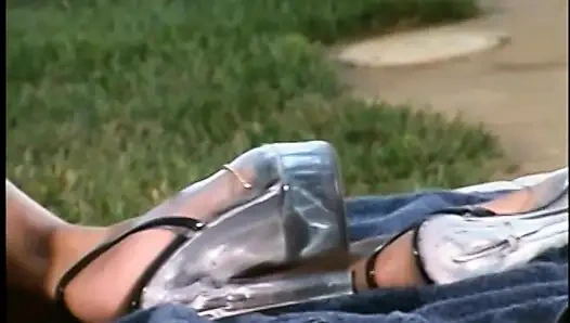 Wilder runder hintern, orientalischer sex-freund bekommt harter doggystyle-fick