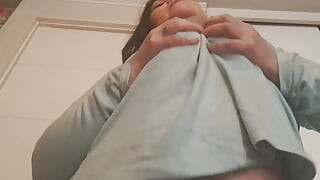 bouncing tits, mom's