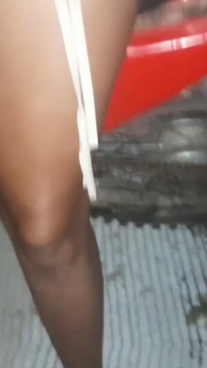 אחרי המסיבה, החברה של החבר שלי נתנה לי את התחת שלה ברחוב | קליפ 1