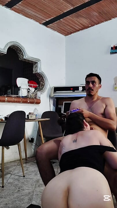 El joven estaba jugando videojuegos llega la madura a provocarlo y seducirlo se la folla duro en cuatro hasta venirse tetas grandes