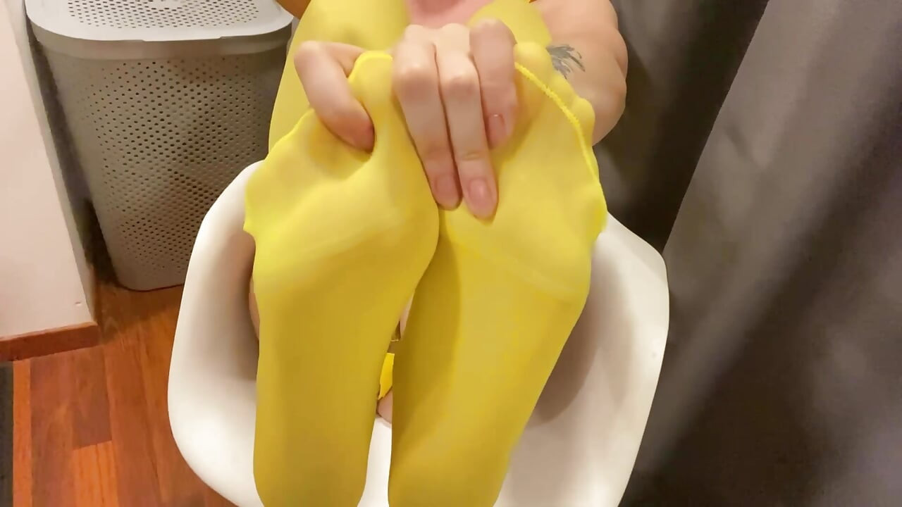 Chaussettes longues, massage à l’huile, amour