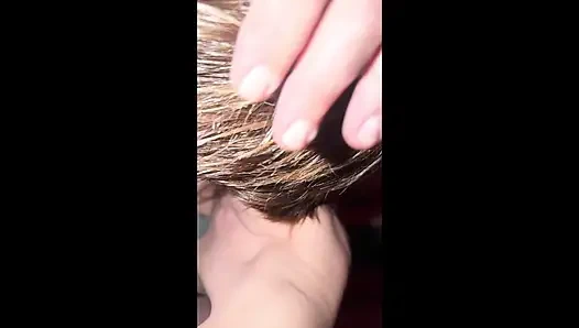 ICH WAR ALLEIN IM BADEZIMMER, UND ICH KAM REIN, FICKTE MICH UND ICH LUTSCHTE ES