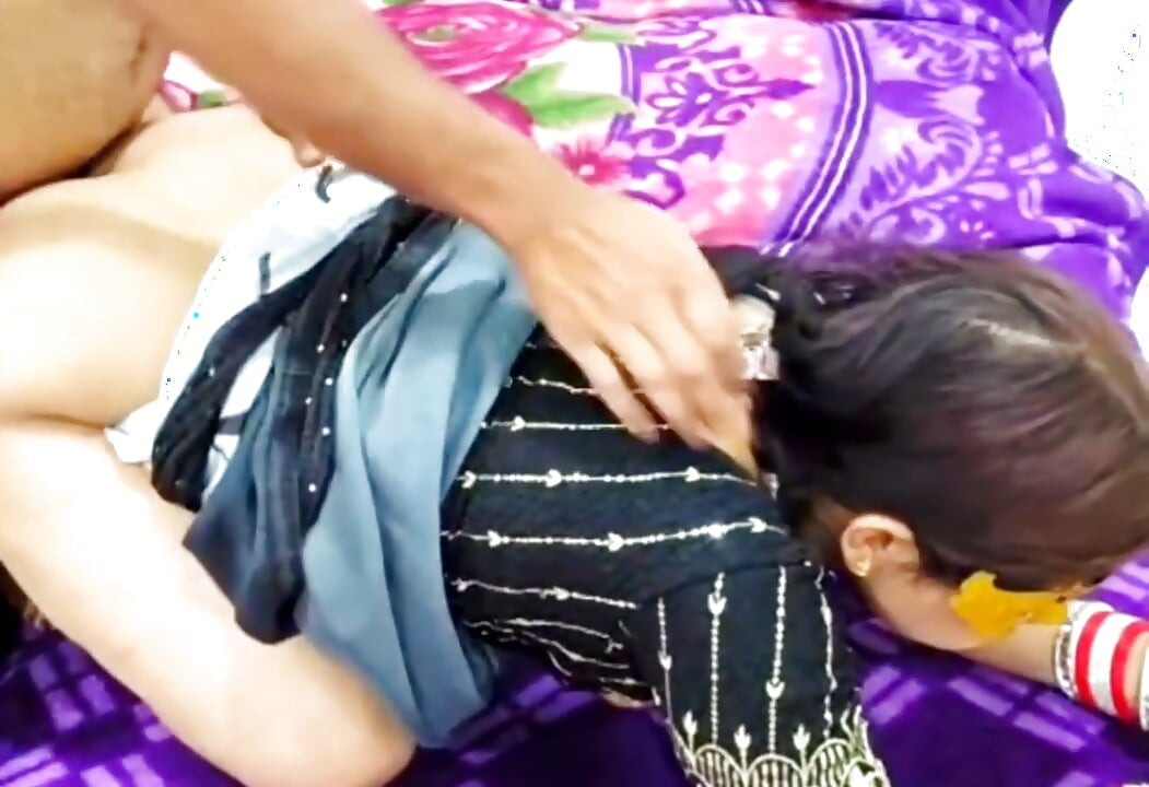 Saree Blouse Pahna Kar Jija Ne Sali Ki Sasural Mein Chudai Kar Di Jab Wife Ghar Se Bahar Thi.