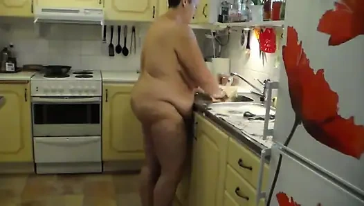 Jen bulaşıkları tamamen çıplak yapıyor