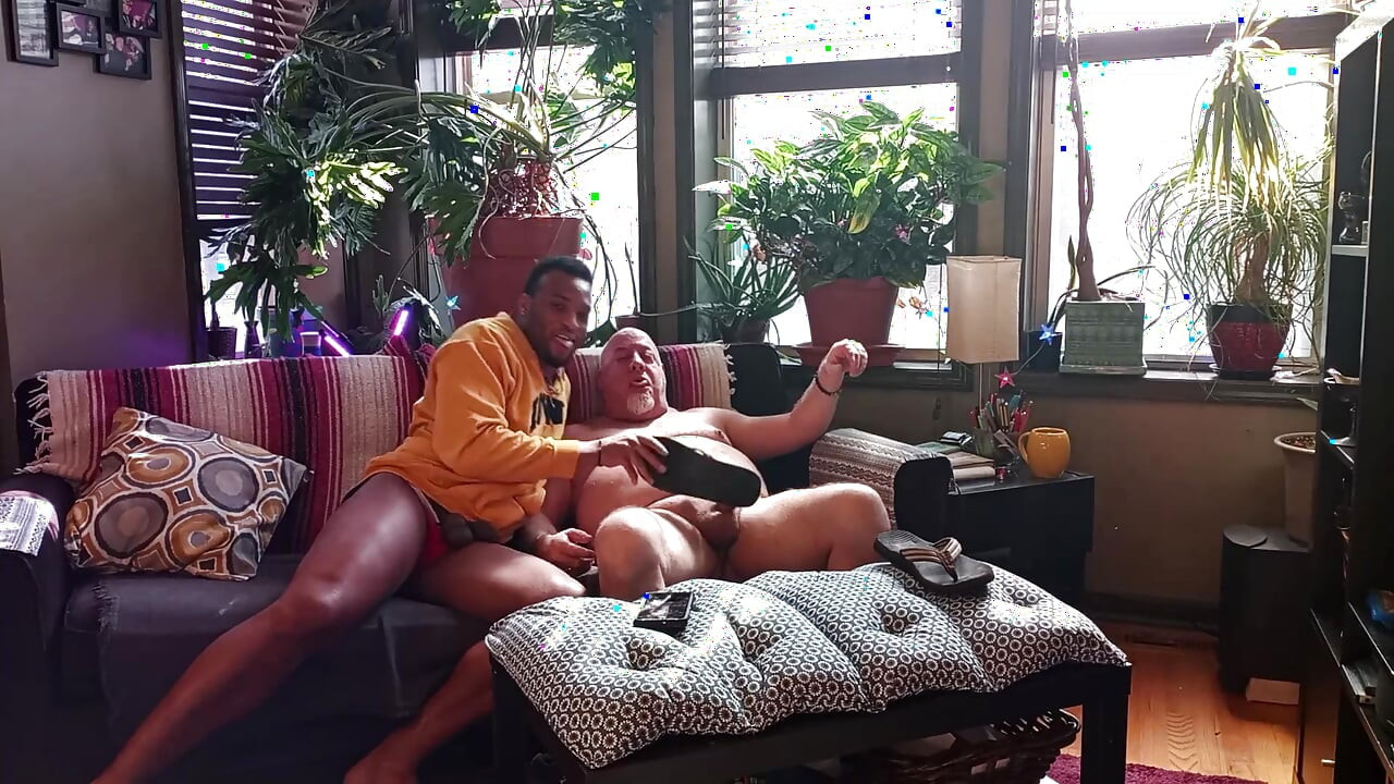 Bear Jerks off in Flip Flops - Bonus Feature Included at the End