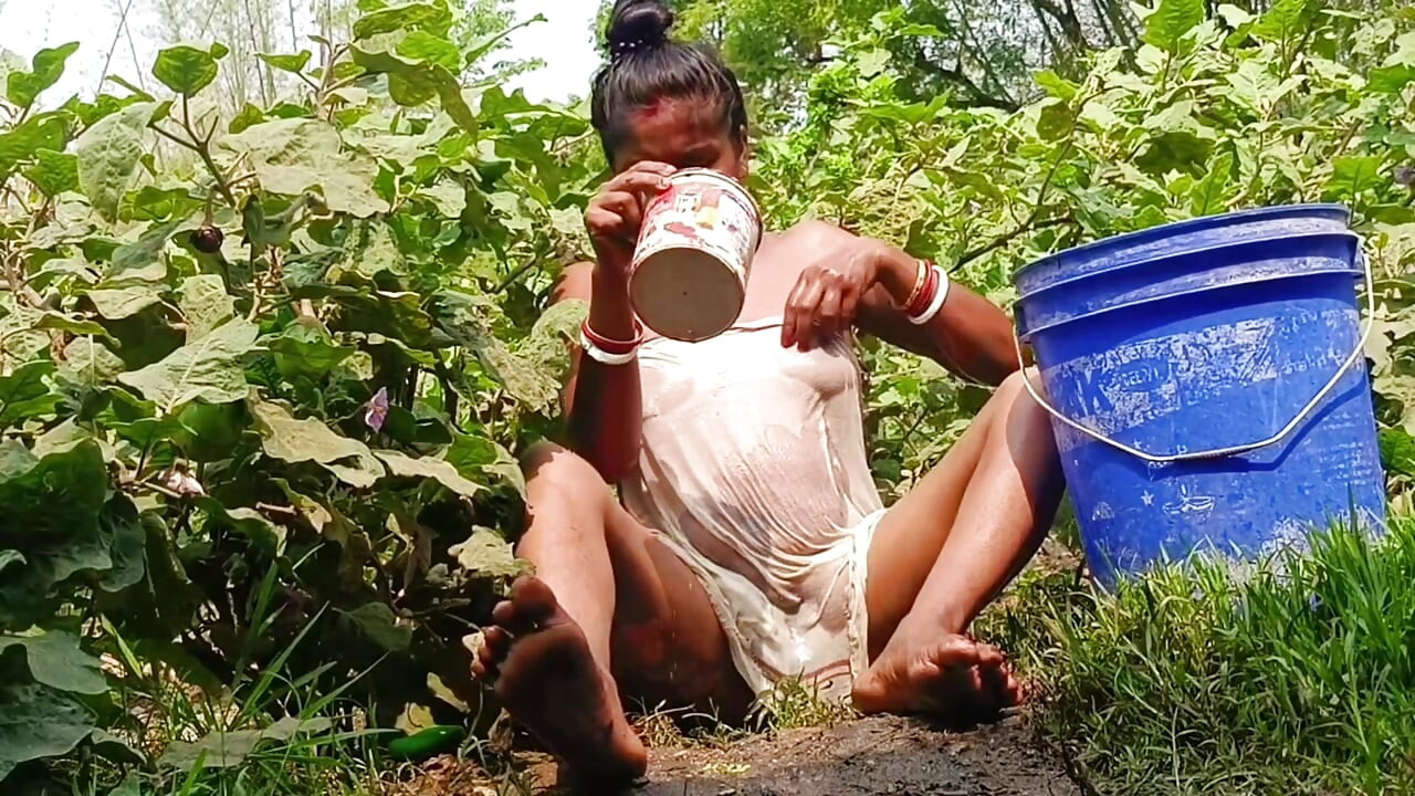 Asian 18+ sexy bhabhi outdoor bathing with big boobs