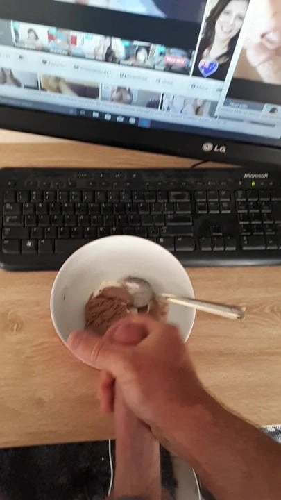 Stor vit kuk sperma på glass