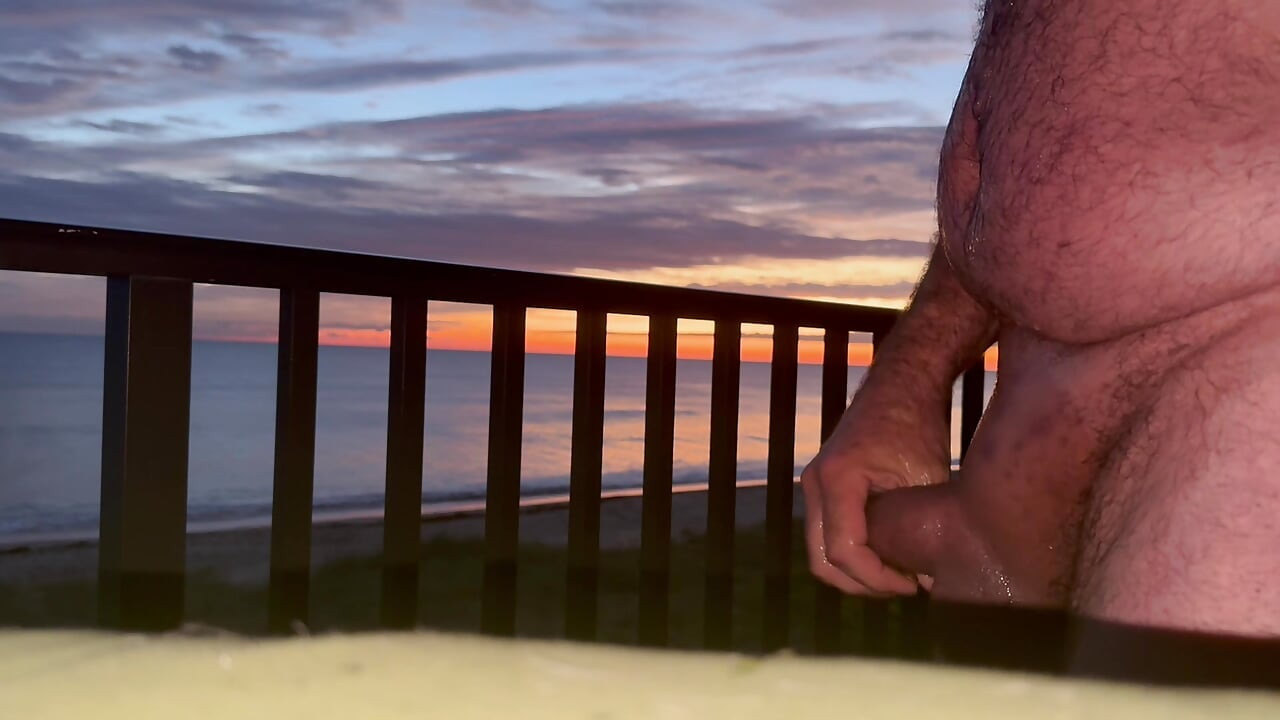 Pumping with a beautiful sunrise accidental pissing, but felt amazing