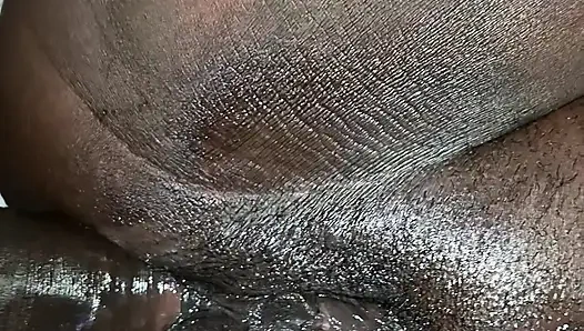 Каждый большой хуй умещается в мою маленькую девственную задницу