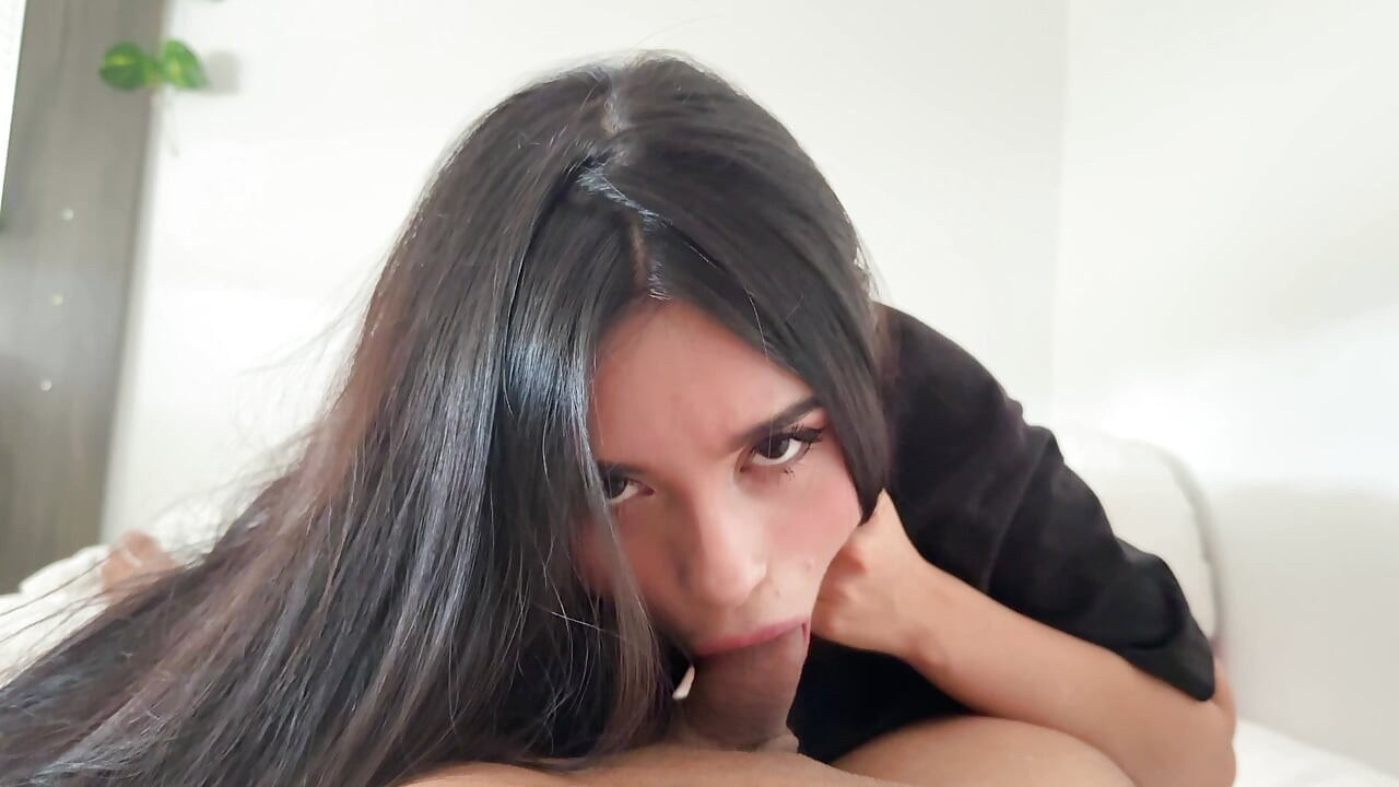 My Latina stepsister forgets her panties before the flight