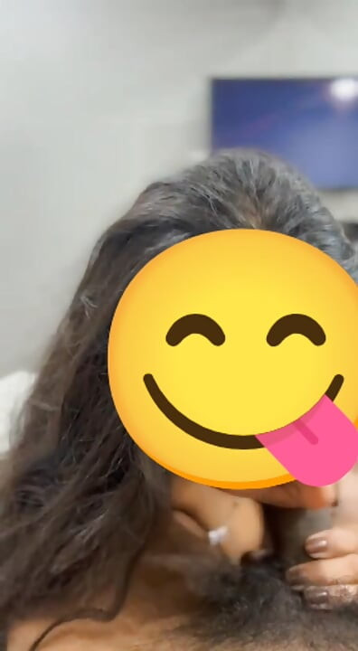 Mi novia de tetas grandes y culo enorme tiene un sexo apasionado increíble.