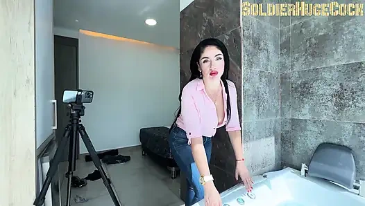 Geile Hotel-mitarbeiterin: Überraschung Im Whirlpool & Intensives Finish