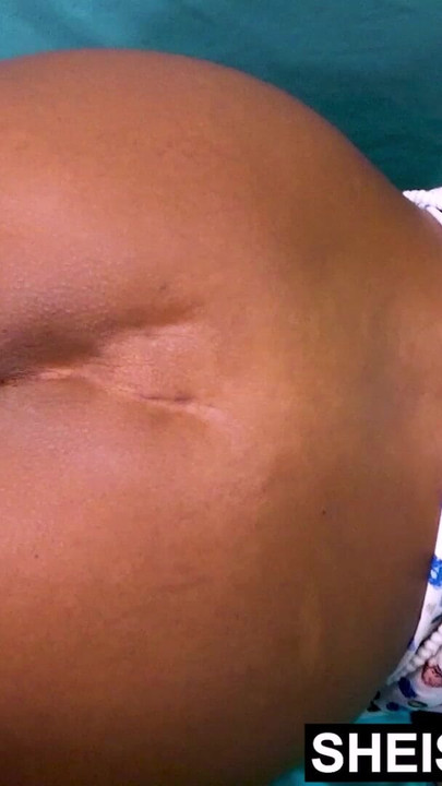 Nezaboravan trenutak iz "Stuffing My Finger Deep Into Redbone Baddie Sheisnovember Little Bare Ebony Pussy Closeup, With"