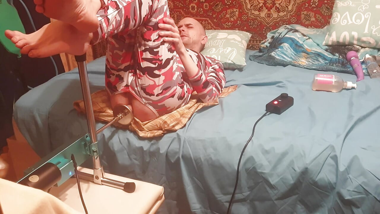 Sasha Earth Gets Her Hole Drilled by a Huge Dildo on a Fuck Machine