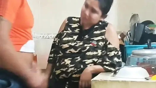 Ngentot di dapur sama pembantunya