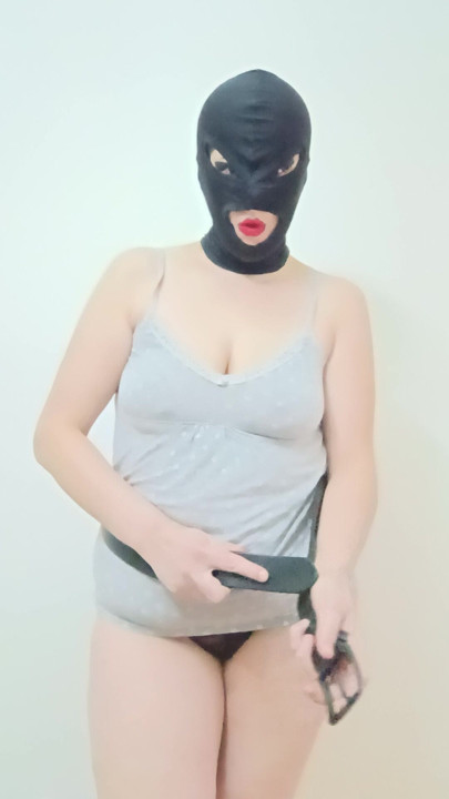 Sexy Solo MILF Shows Her Curves in Private