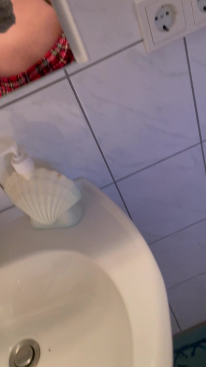Amateur femboy cant stop touching himself