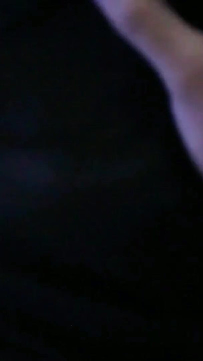 Meio-irmão entra no meu quarto ao amanhecer e me fode com força por trás | Clipe 2