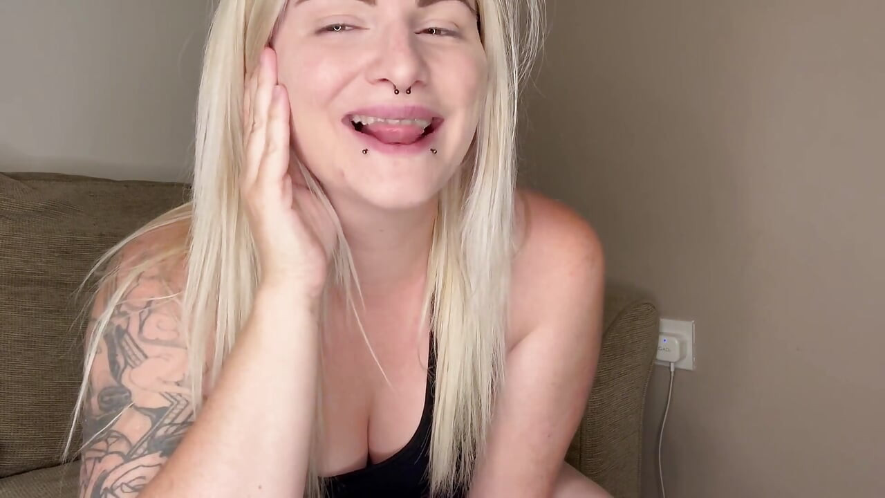 Body and Tattoo Tour with Showing You My Pee