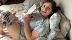 Sorellastra beccata a masturbarsi - quindi ho dovuto scoparla